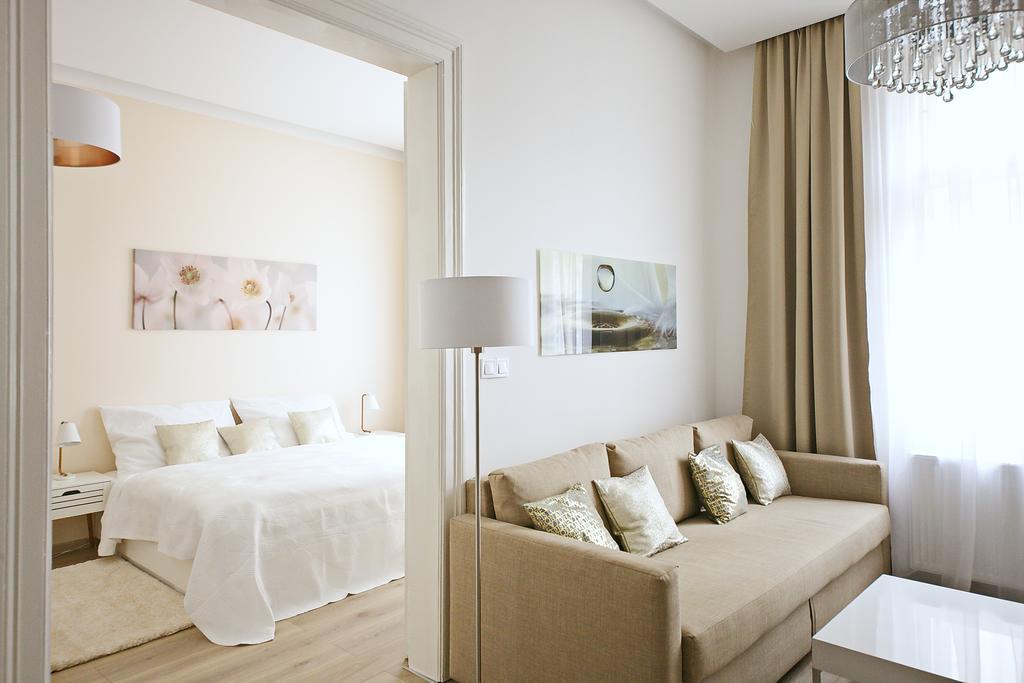 Luxury Center Apt. Charles Bridge Walking Distance Prag Eksteriør billede