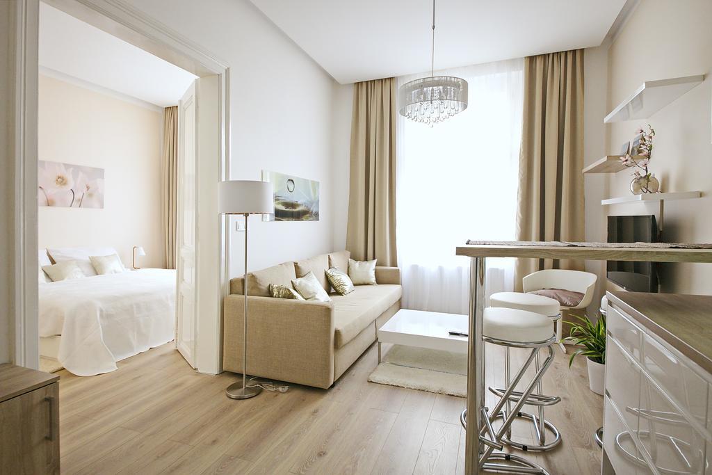 Luxury Center Apt. Charles Bridge Walking Distance Prag Eksteriør billede